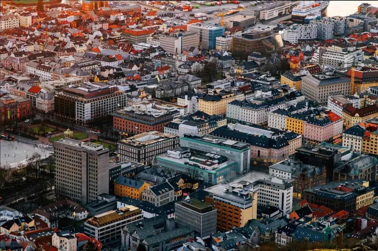 The True Cost of Hiring a Real Estate Agent in Norway image